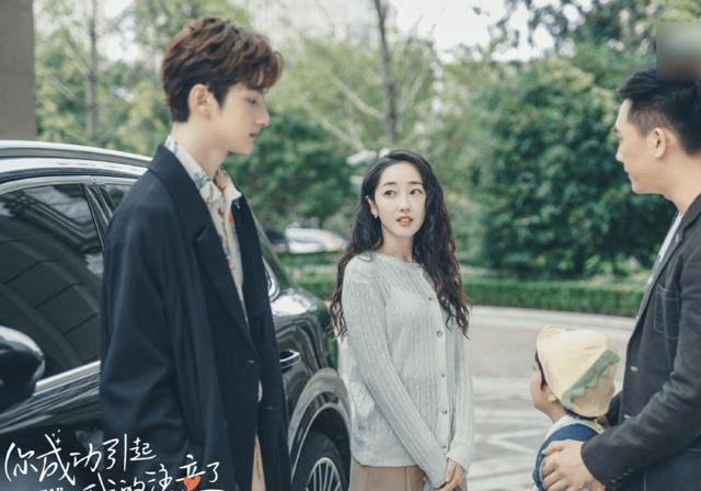 班主任把全班同学的名字编成成语书签